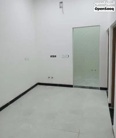 شقة أرضية للأيجار في الأكوات 2
