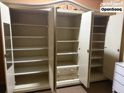 Cabinet for Sale in very good condition 3