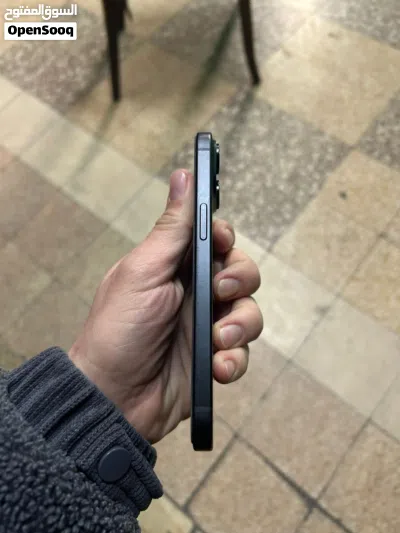 iPhone 15 لون اسود 3