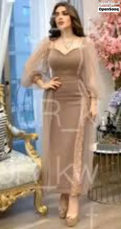 فستان سهرة كريب ناعم مع كاب تول وتطريز ترتر راقٍ 4