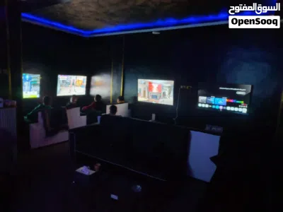 شاشة ماجك عدد2 ورفوف تعليق بشكل مخفي وكاونتر 4