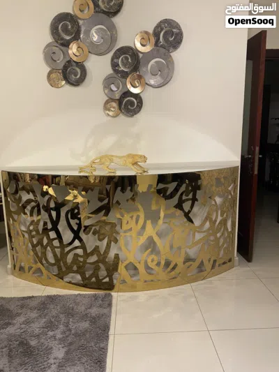 كونسول نحاس محفور بالكامل بالخط العربي مفرغ يدوي تحفه فنيه للمدخل والضيافه حجم كبير جديد غير مستخدم 3