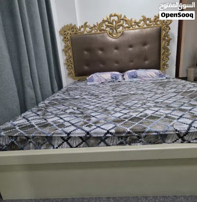 4 door cupboard with King Size Bed 4