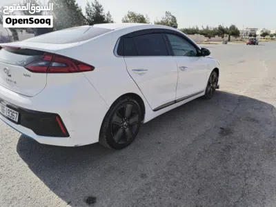 Hyundai Ioniq Standard 4