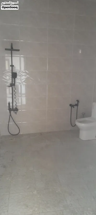 شقق عدد 2 للأيجار خلف مول الخوره 2