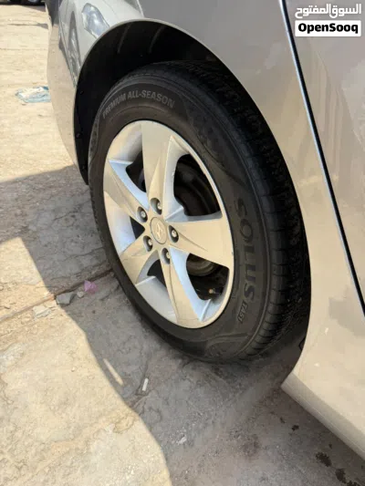 Hyundai Elantra GL 3