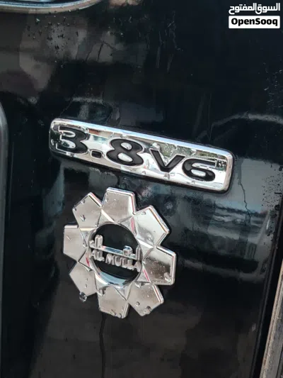 Mitsubishi Pajero GLS 2