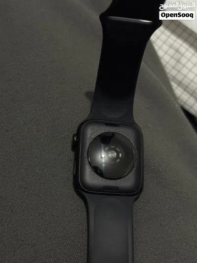 ساعة أبل SE 2 GPS 44mm midnight مستعملة استعمال قليل جدًا 3