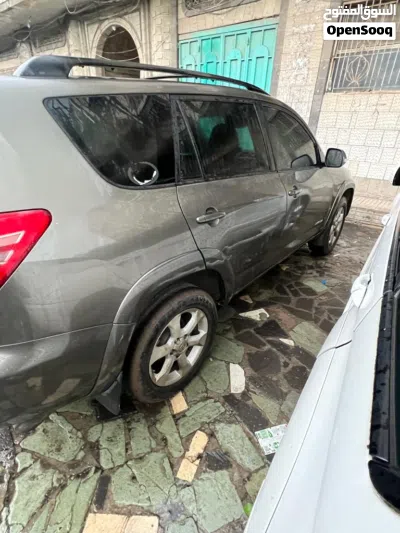 Toyota RAV 4 Limited 3