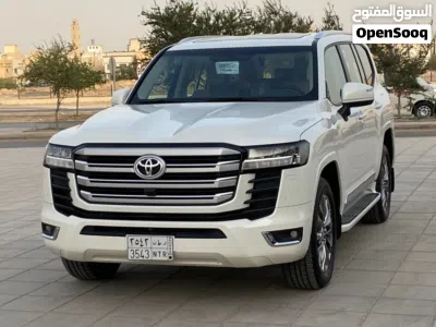 Toyota Land Cruiser GXR 2