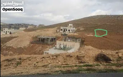 ارض للبيع على 3 شوارع بسعر مغري 4