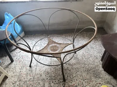 طاوله حديد دائري قطر 110 سم مع راتان شغل ماليزي بحاله جيده جدا للاستعمال الداخلي والخارجي 4