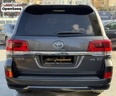 Toyota Land Cruiser VXR 2