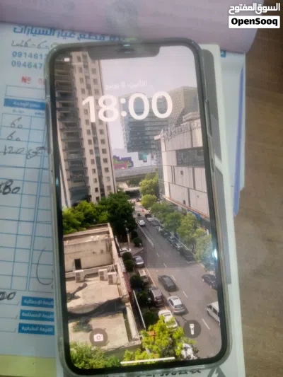 للبيع iPhone XS Max - 256GB سعة تخزين 256 جيجا البطارية 100% الجهاز بحالة جيدة ويعمل بكفاء 2