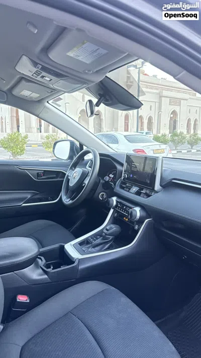 Toyota RAV 4 LE 4
