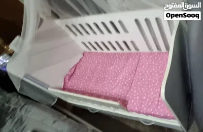 تخت اطفال ابيض بحاله الجديد 3