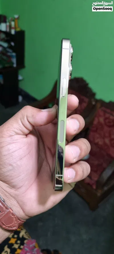 13 pro 256gb Gold colour 3