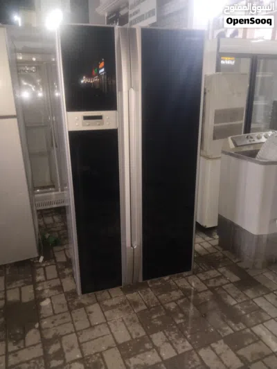 Hitchi fridge good working conditions need and clean 3
