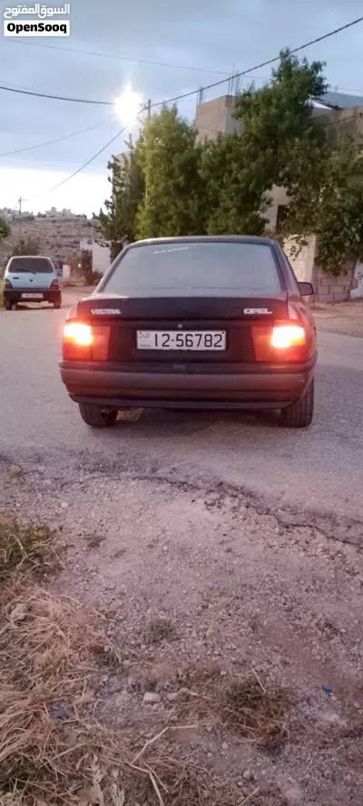 أوبل فيكترا 4