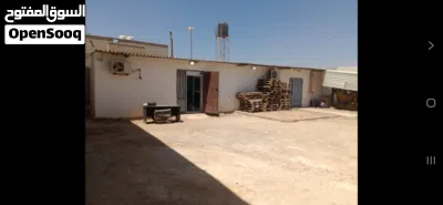مقر اداري ومخازن مساحة الارض 3000m مع 2 مخازن كل مخزن 600متر مع مقر اداري 300 متر 4