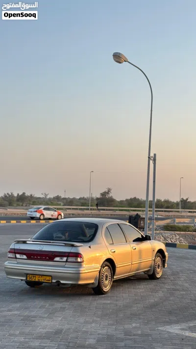 Nissan Maxima Standard 2