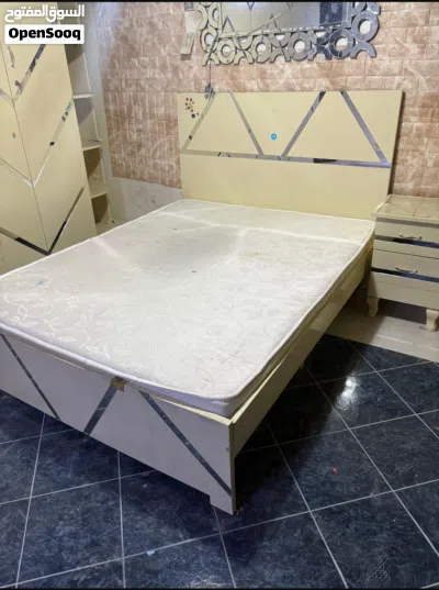 غرفة نوم نظيفه كبت مع سرير استعمال بسيط 2