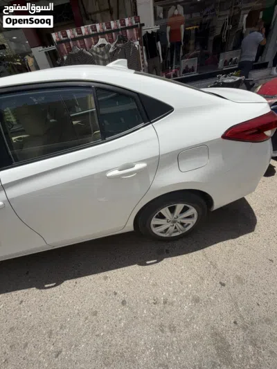 Toyota Yaris SE 2