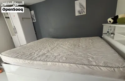 Queen size bed for sale 2