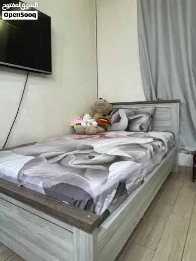 Grey bed frame (without mattress 3