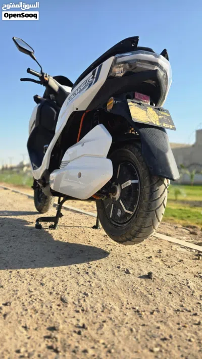 السلام عليكم /دراجة شحن TMAX بتصميم فخم ومميز لون ابيض مع وصل الضمان درجات 3
