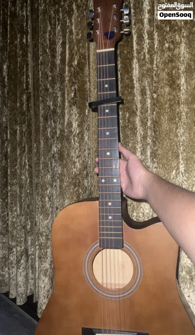 Beginner Acoustic Guitar With brand new strings capo, a little damaged bag, plectrums, and more 4