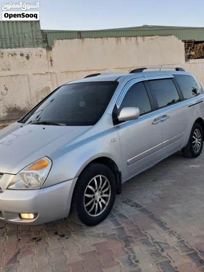 كيا كرنفال Standard 4