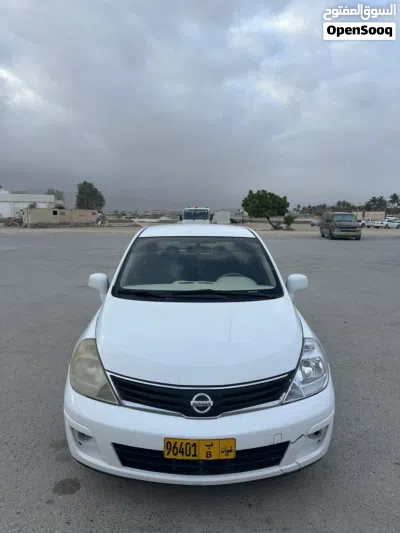 Nissan Tiida 4