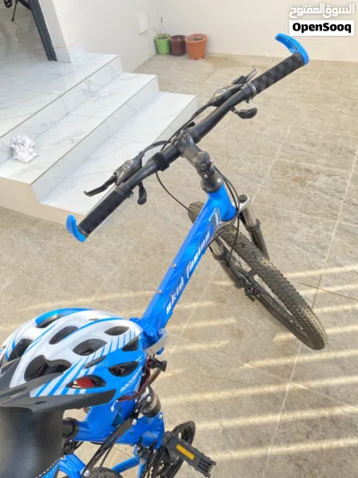 Skid Fusion 24 inch foldable mountain bike in excellent condition. With its helmet and it’s pump 4