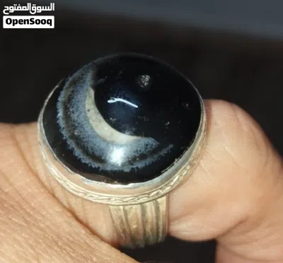 خاتم فضه عقيق هندي بداخل الحجر شكل هلال 2