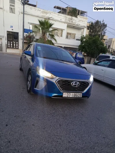 Hyundai Ioniq Standard 3