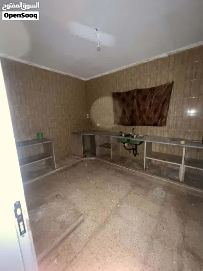 شقة للايجار طابق اول،المفرق حي الحسين 4