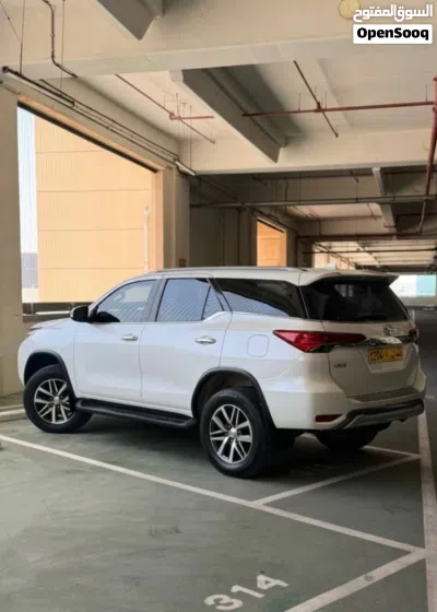 Toyota Fortuner SR5 2