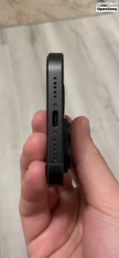 للبيع iPhone 16 حالة ممتاز – أسود 4