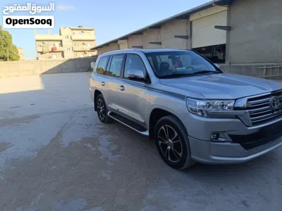 Toyota Land Cruiser Base 3