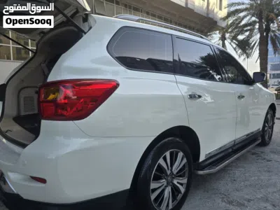 Nissan Pathfinder Standard 3