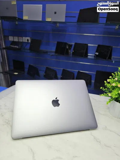 Macbook Air Model A1932 year 2018 Intel dual-Core i5 16Gb Ram,1.5Tb ssd Intel uhd graphics 617 2
