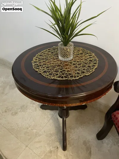 السلام عليكم طاولة للبيع السعر 120 وساهل 2