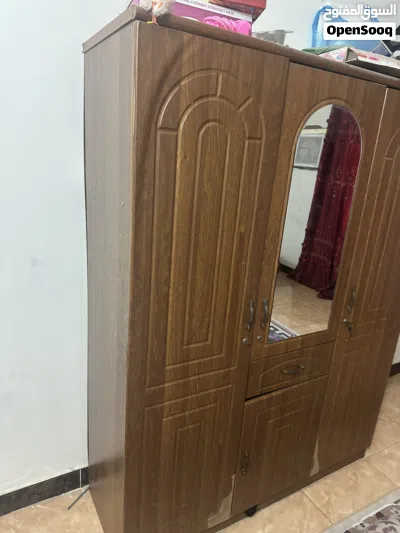 سرير عدد 2 وكنتور وميز تواليت 4