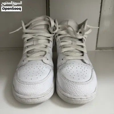 Jordan 1 mid triple white nike 3