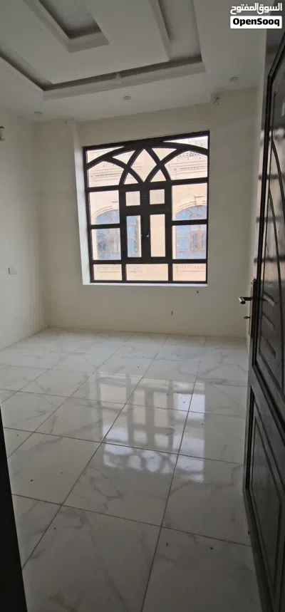 شقه سكنيه جديده لوكس 3 غرف وحمامين ومطبخ وصالة جلوس دور ثالث حي شملان شارع الثلاثين السعر 70 الف 2