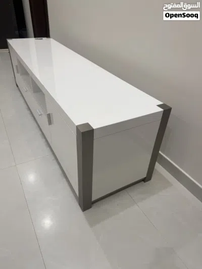 طاولة تلفزيون مودرن للبيع/Modern TV Table for Sale 3