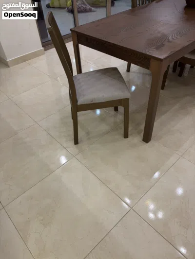 Extendable table with 6 chairs طاولة طعام قابلة للتوسعة 2