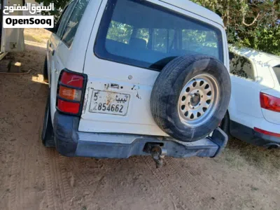 Mitsubishi Pajero Standard 4