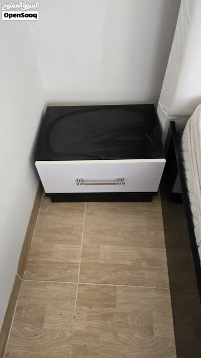 Modern Black & White Bedroom Set (Bed, Mattress, Dresser & 2 Nightstands) 2